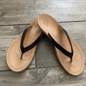 Womens Size 9 Olu Kai flip flops